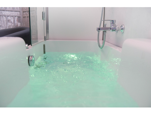 Relax e salute: ecco tutti i benefici della vasca con idromassaggio